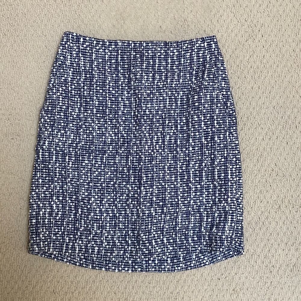 Brand new textured Anne Taylor pencil skirt - size 2